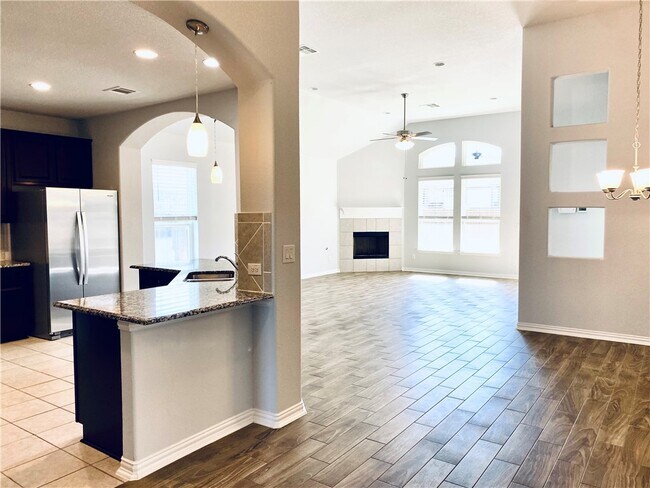 1009 Sundrops St Leander, TX 78641 photo 2