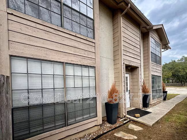 10567 Starcrest Dr San Antonio, TX 78217 photo 3