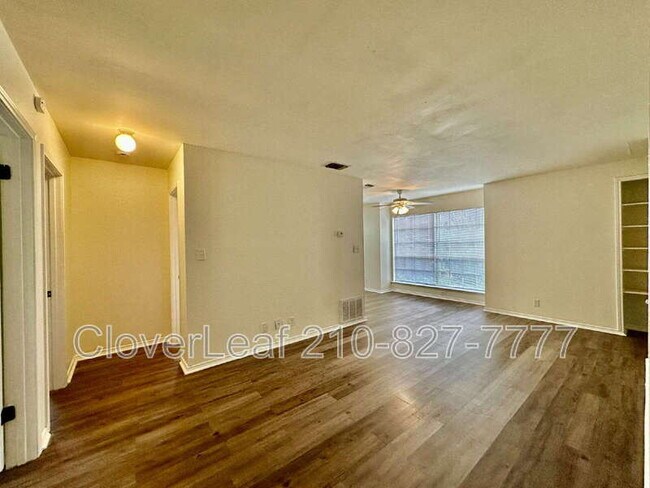 10567 Starcrest Dr San Antonio, TX 78217 photo 4