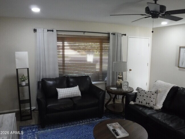 11029 W CARON Drive photo 3