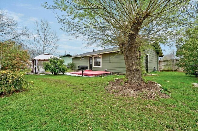 1702 Cherry Orchard Dr Austin, TX 78745 photo 5