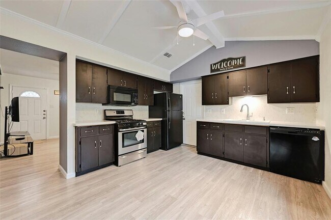 1702 Cherry Orchard Dr Austin, TX 78745 photo 2