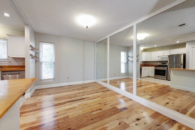 1801 W 37th St Austin, TX 78731 photo 2