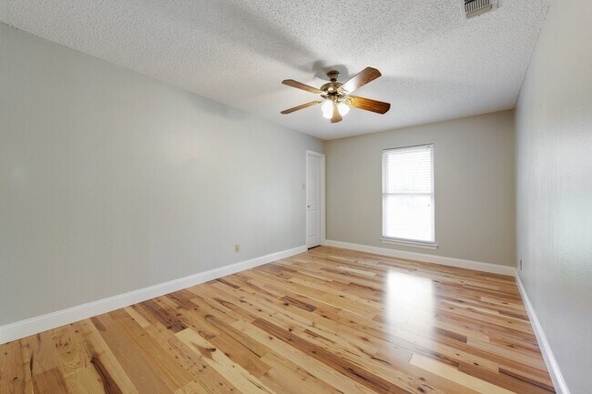 1801 W 37th St Austin, TX 78731 photo 3