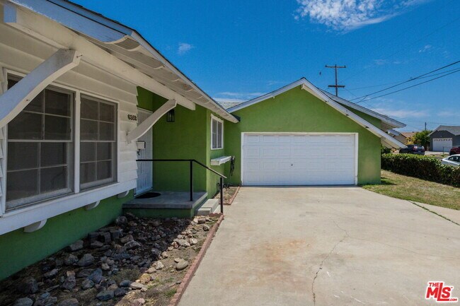 6352 Clyde Ave San Diego, CA 92139 photo 3