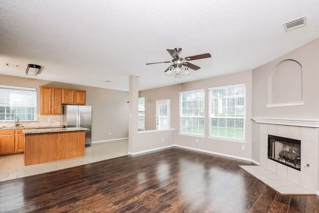 4805 Barnhill Ln Fort Worth, TX 76135 photo 4