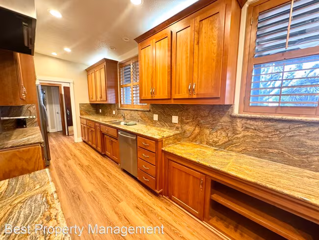 220 Rolando Ave photo 4