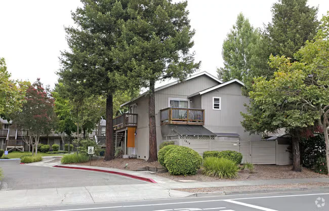 Totally Remodeled 3 Bedroom 2 Bathroom Single Family Home In Northwest Santa Rosa photo 2