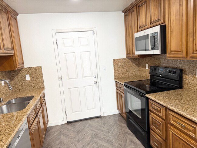 Great Shape Dublin Single Family Home Recently Remodeled photo 3