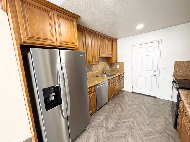Great Shape Dublin Single Family Home Recently Remodeled photo 2