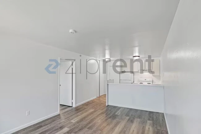 Unit 206 photo 3