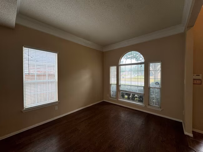 5420 Cold Springs Dr Arlington, TX 76017 photo 4