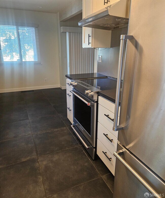 8711 Mountain Blvd Oakland, CA 94605 photo 4