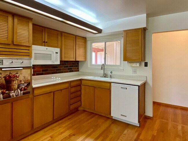 901 Blazingwood Avenue, Cupertino, CA 95014 photo 3
