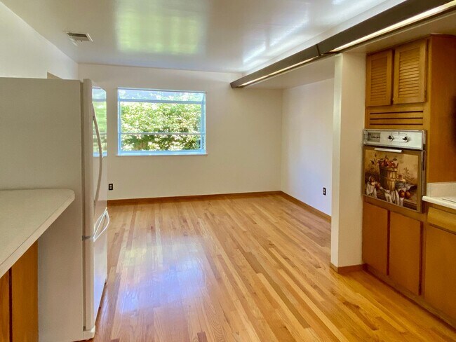 901 Blazingwood Avenue, Cupertino, CA 95014 photo 4