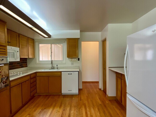 901 Blazingwood Avenue, Cupertino, CA 95014 photo 2
