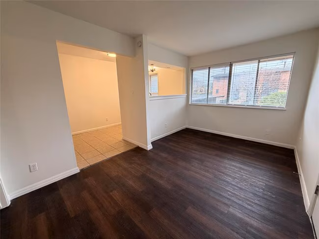 Shanti Apartments photo 2