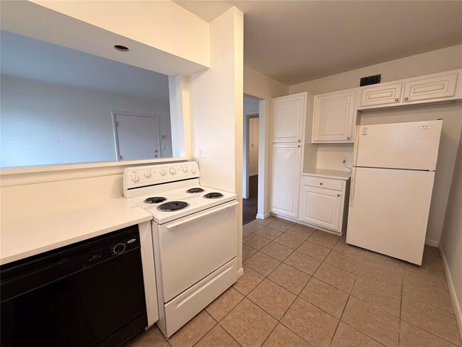 Shanti Apartments photo 5