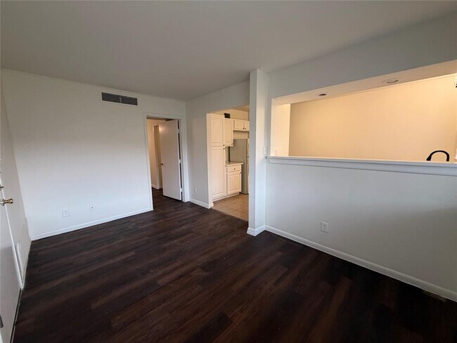 Shanti Apartments photo 3