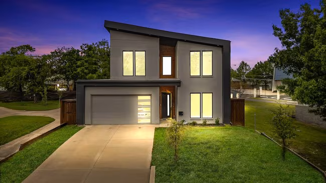 1211 Bonnie View Rd Dallas, TX 75203 photo 2
