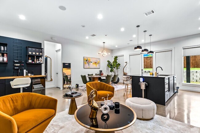1211 Bonnie View Rd Dallas, TX 75203 photo 5