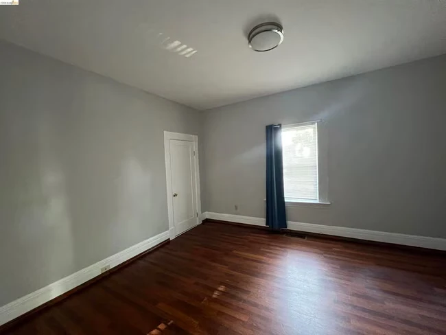 1251 63rd St Emeryville, CA 94608 photo 3