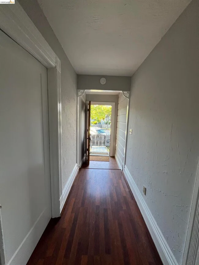 1251 63rd St Emeryville, CA 94608 photo 5