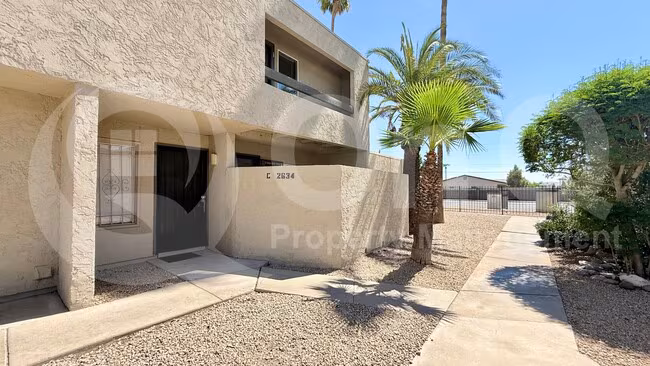2634 N 43rd Ave Phoenix, AZ 85009 photo 2