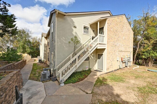 2450 Wickersham Ln Austin, TX 78741 photo 2