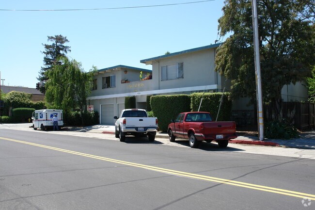 490 Laurel photo 3