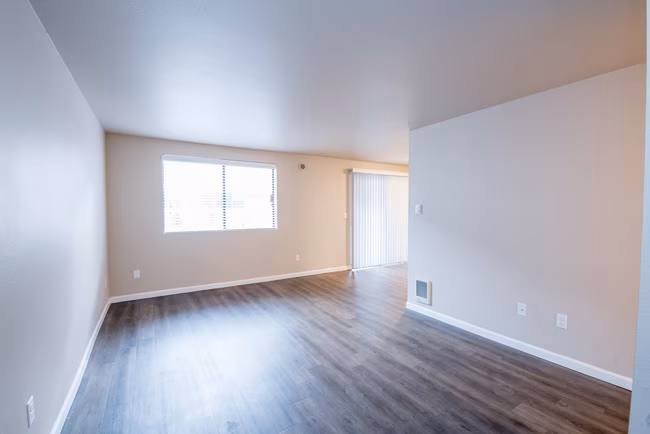 Lindale Apartments photo 2