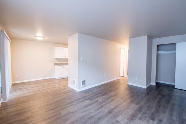 Lindale Apartments photo 4