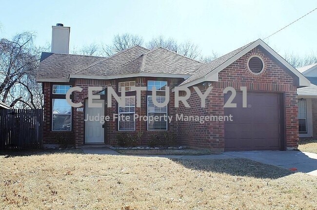 7524 Arbor Hill Drive, Fort Worth, TX 76120 photo 2