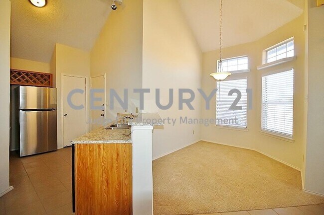 7524 Arbor Hill Drive, Fort Worth, TX 76120 photo 5