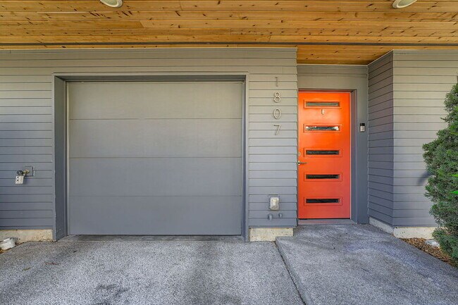 1807 SW 96th Ln Seattle, WA 98106 photo 2