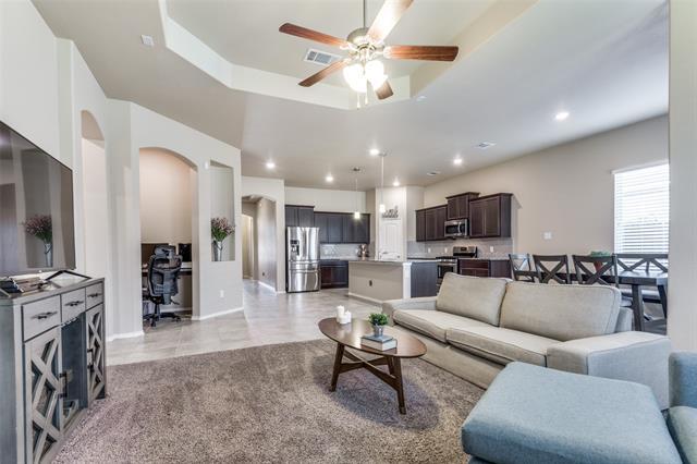 2025 Lake Vista Drive, Little Elm, TX 75068 photo 2