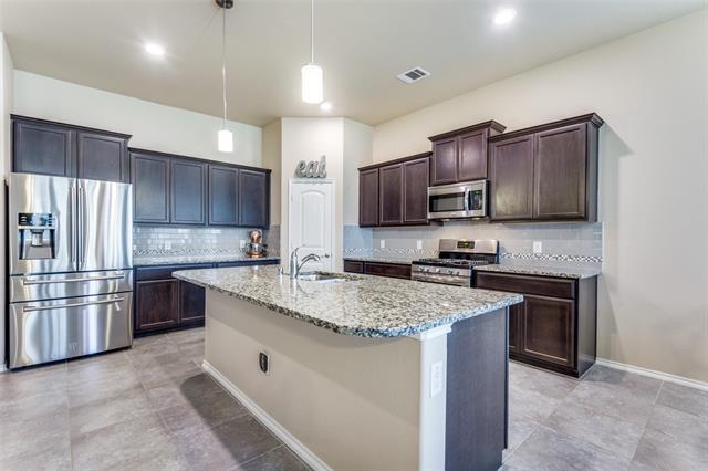 2025 Lake Vista Drive, Little Elm, TX 75068 photo 3