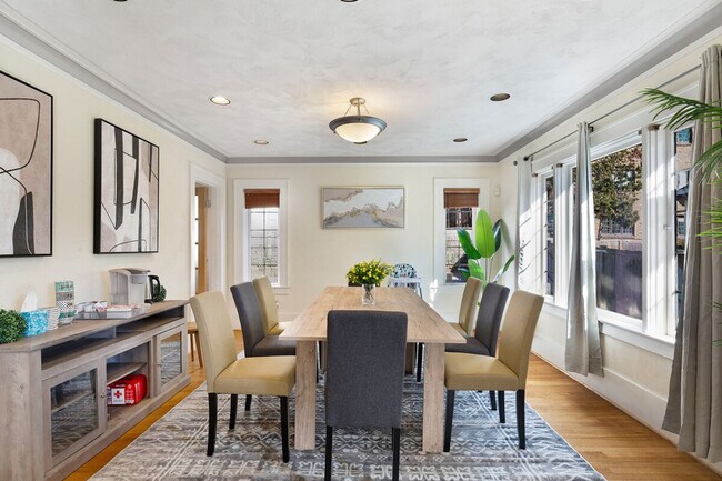 1005 E Roy St Seattle, WA 98102 photo 2