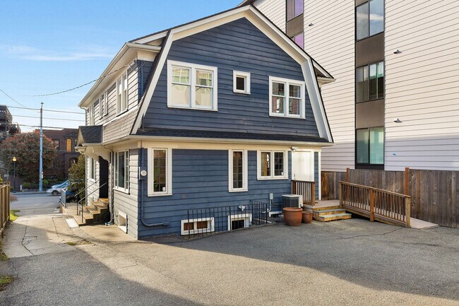 1005 E Roy St Seattle, WA 98102 photo 5