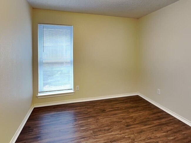6937 Meandering Creek Lane, Fort Worth, TX 76179 photo 2