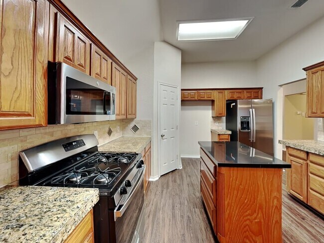6937 Meandering Creek Lane, Fort Worth, TX 76179 photo 4