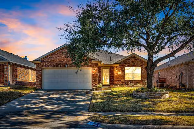 3524 Lake Hill Ln Hurst, TX 76053 photo 2