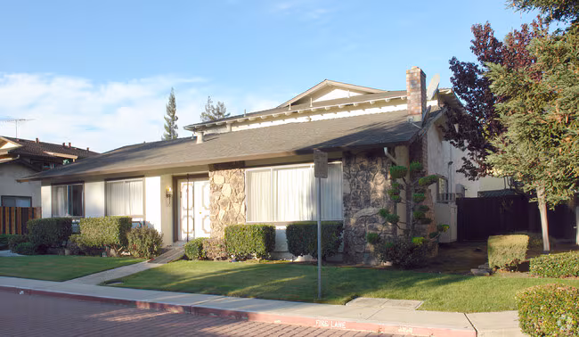 1053 Reed Terrace, Sunnyvale, CA 94086 photo 2
