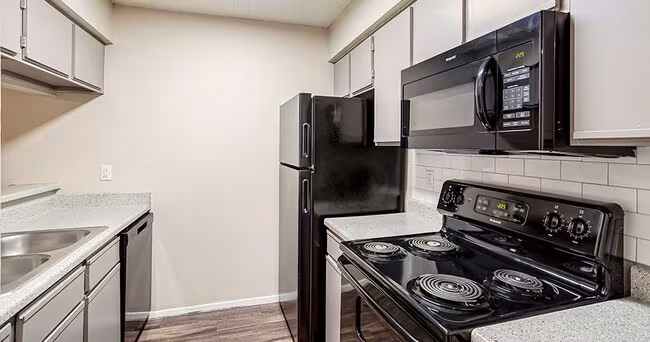 Brooksfield Apartments photo 5