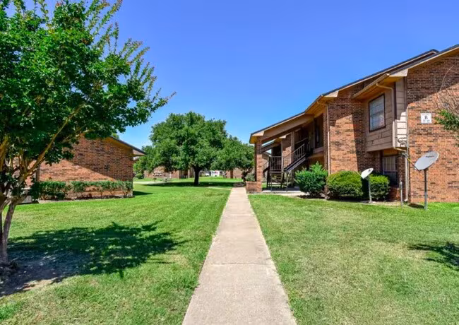 1845 5th St Hempstead, TX 77445 photo 3