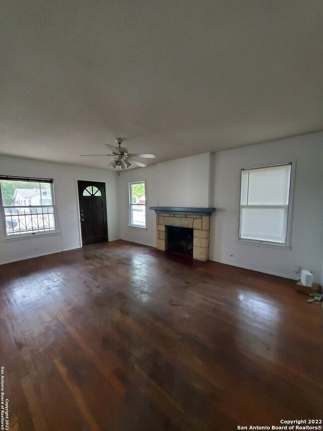 442 Vanderbilt St San Antonio, TX 78210 photo 4