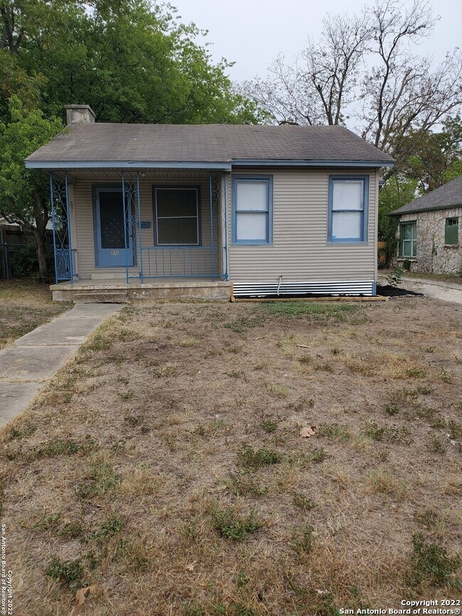 442 Vanderbilt St San Antonio, TX 78210 photo 2