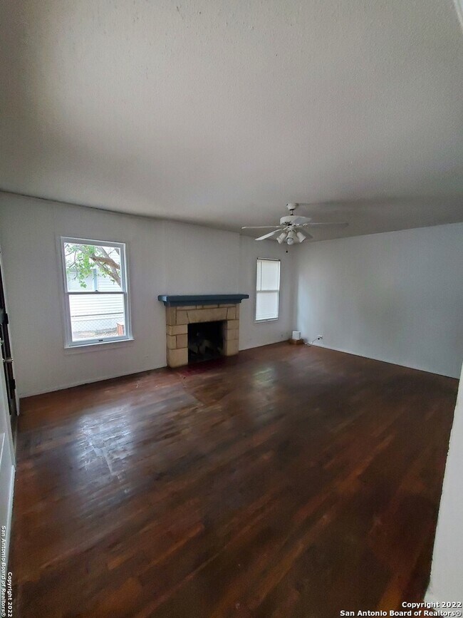 442 Vanderbilt St San Antonio, TX 78210 photo 5
