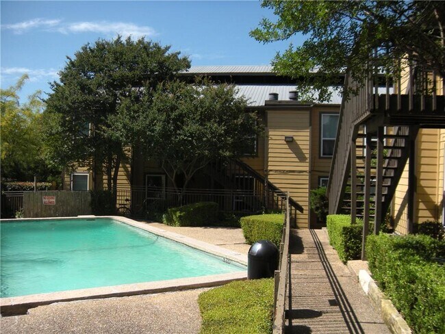 1000 W 26th St Austin, TX 78705 photo 2