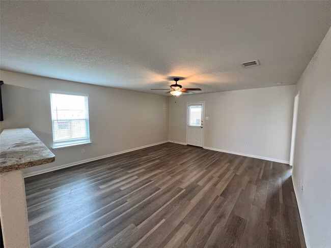 221 Koontz Lp Jarrell, TX 76537 photo 5